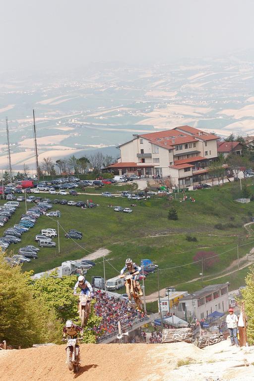 Hotel Tetto Delle Marche - Ristorante Dei Conti Cingoli Ngoại thất bức ảnh